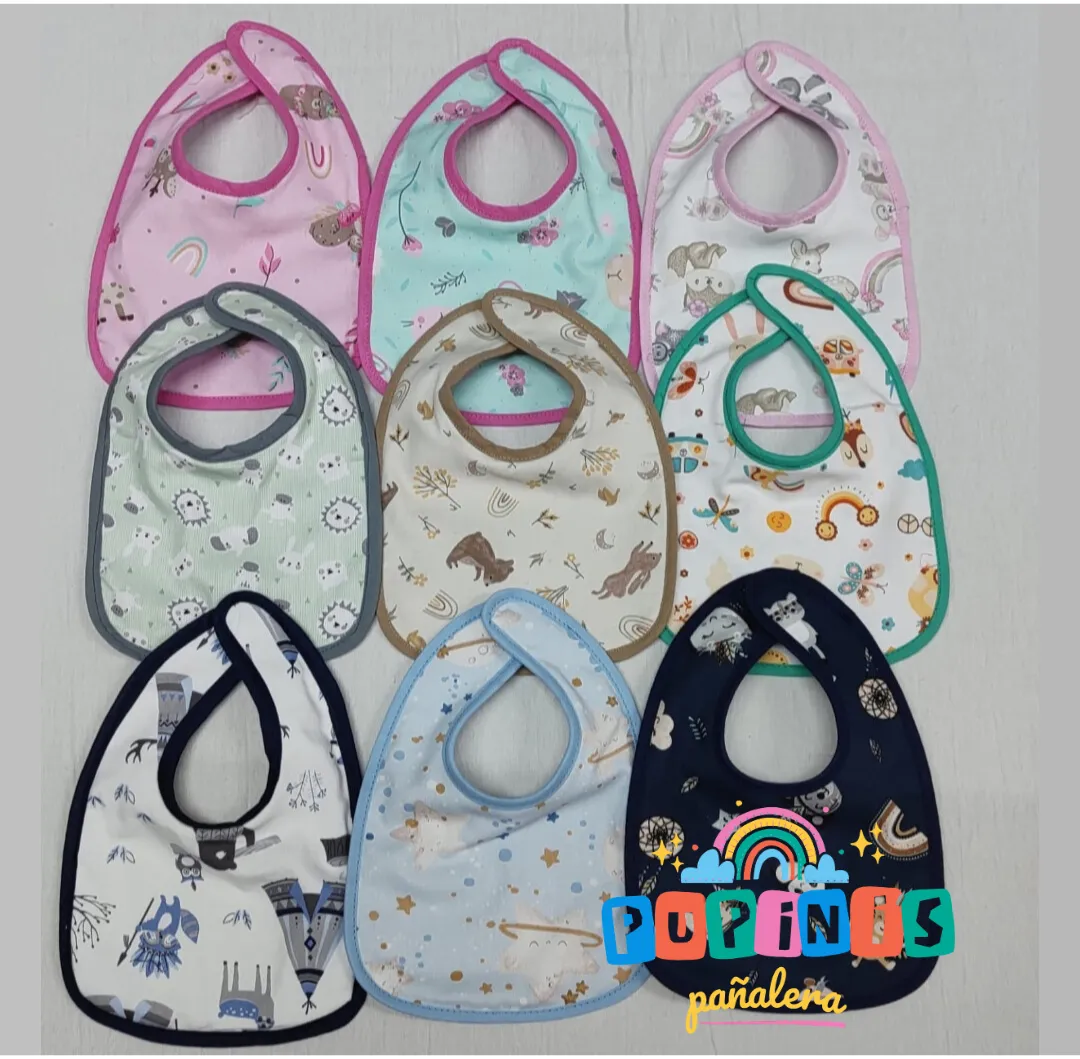 babero estampado con toalla atras